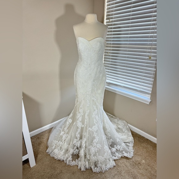 La Sposa “Mullet” (sample gown, NEVER ALTERED) wedding gown size 12 - Picture 2 of 8